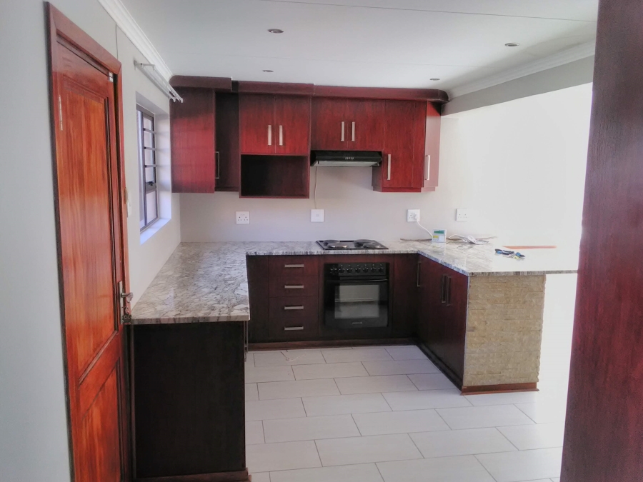 To Let 3 Bedroom Property for Rent in Hillside Free State